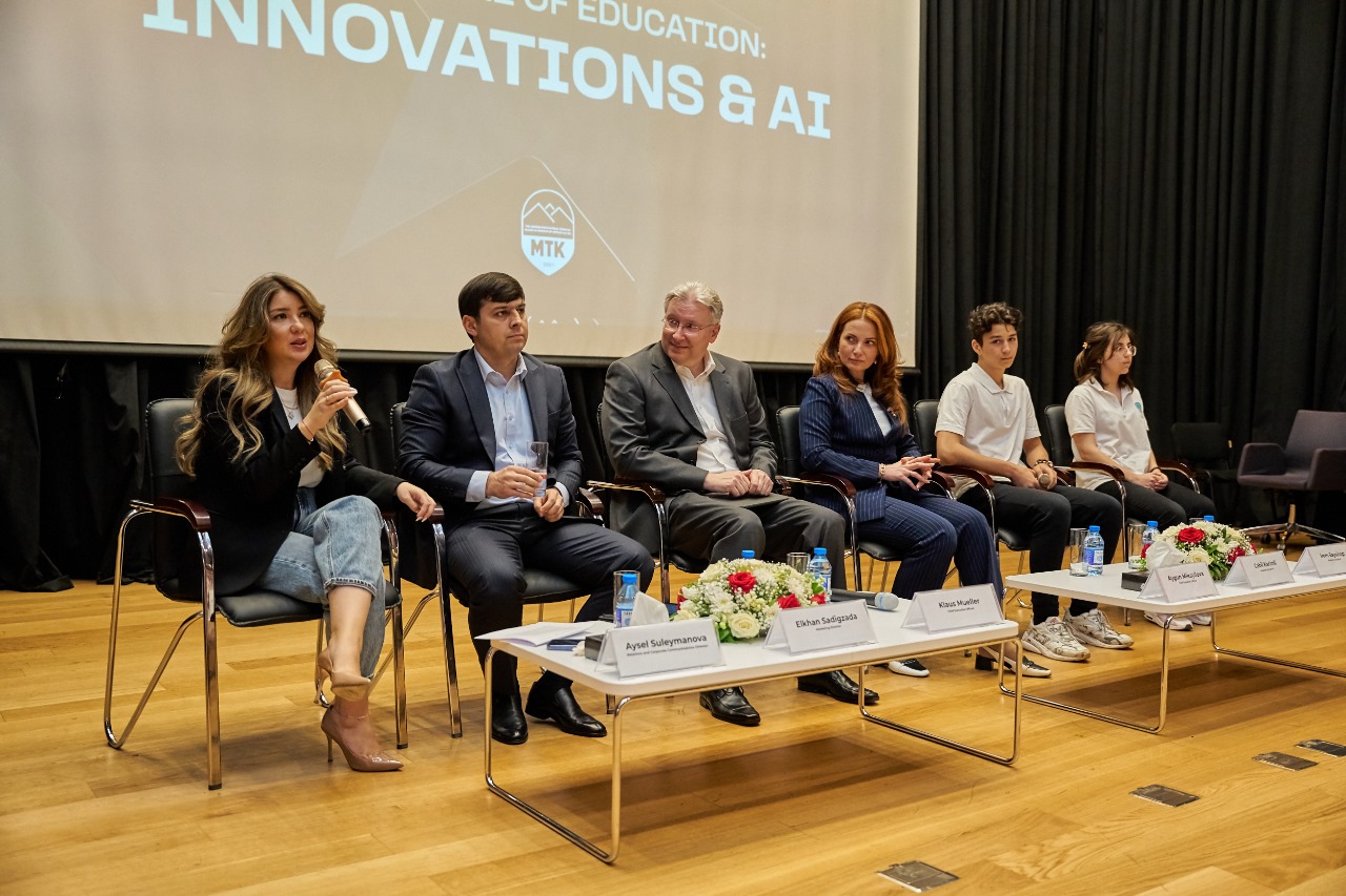 Bakcell CEO met students of the Heydar Aliyev Modern Educational Complex (PHOTO)