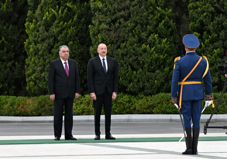 Baku hosts official welcome ceremony for President of Tajikistan (PHOTO)