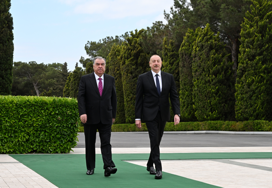 Baku hosts official welcome ceremony for President of Tajikistan (PHOTO)