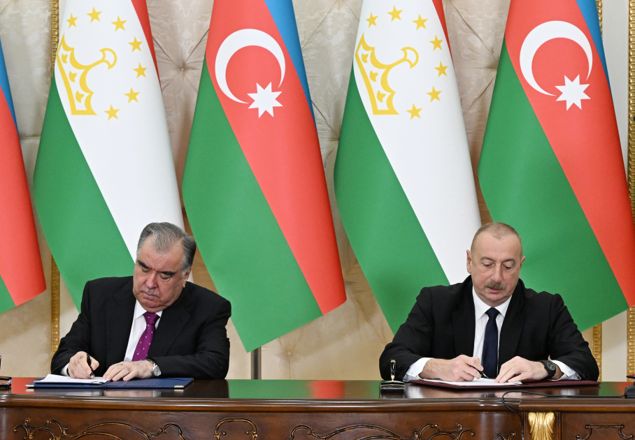 Azerbaijan, Tajikistan sign documents (PHOTO)