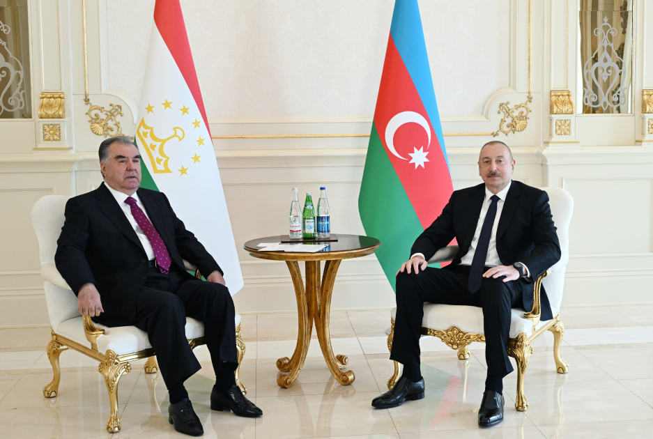President Ilham Aliyev, President Emomali Rahmon hold one-on-one meeting (PHOTO)
