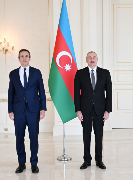 President Ilham Aliyev receives credentials of incoming Italian ambassador to Azerbaijan (PHOTO)