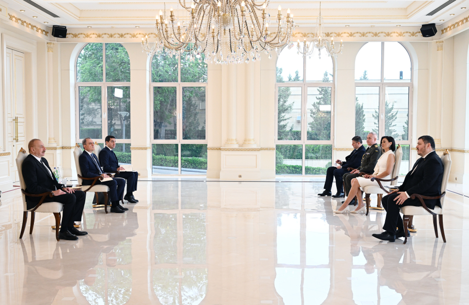 President Ilham Aliyev receives credentials of incoming Italian ambassador to Azerbaijan (PHOTO)