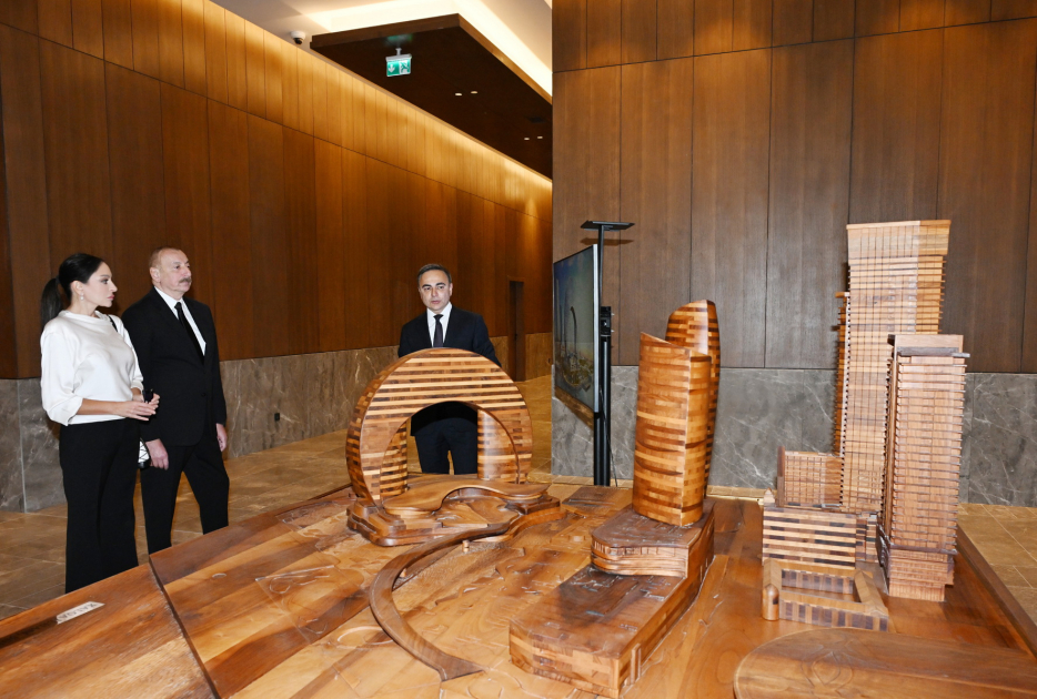 President Ilham Aliyev, First Lady Mehriban Aliyeva participate in presentation of Crescent Bay project and opening of Crescent Mall (PHOTO/VIDEO)