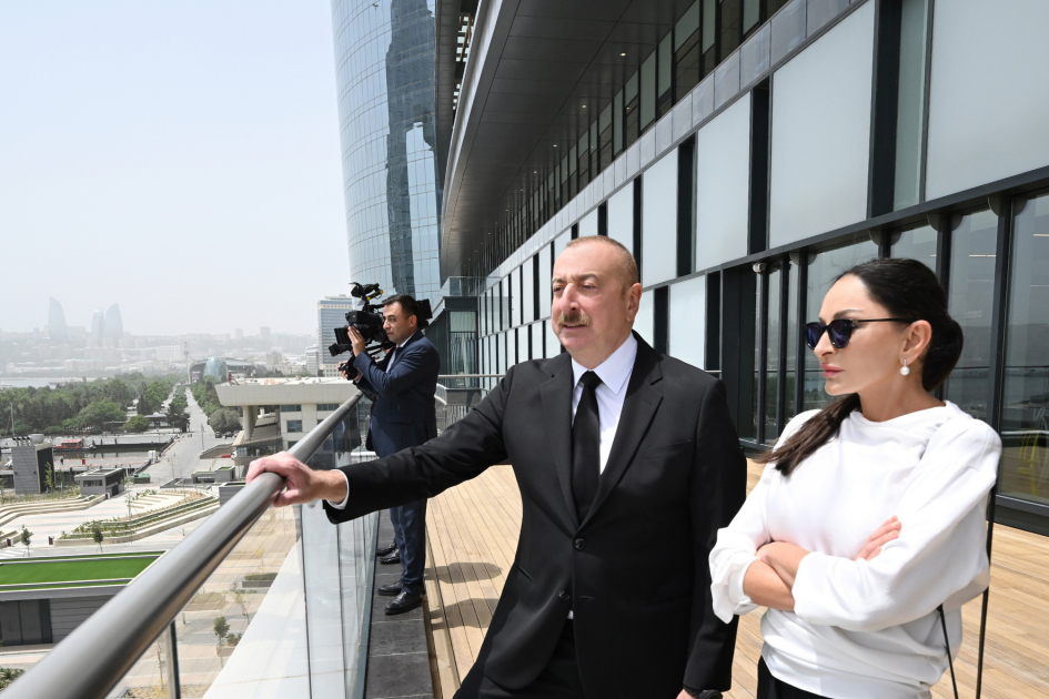 President Ilham Aliyev, First Lady Mehriban Aliyeva participate in presentation of Crescent Bay project and opening of Crescent Mall (PHOTO/VIDEO)