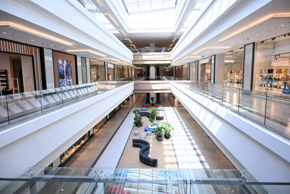 President Ilham Aliyev, First Lady Mehriban Aliyeva participate in presentation of Crescent Bay project and opening of Crescent Mall (PHOTO/VIDEO)