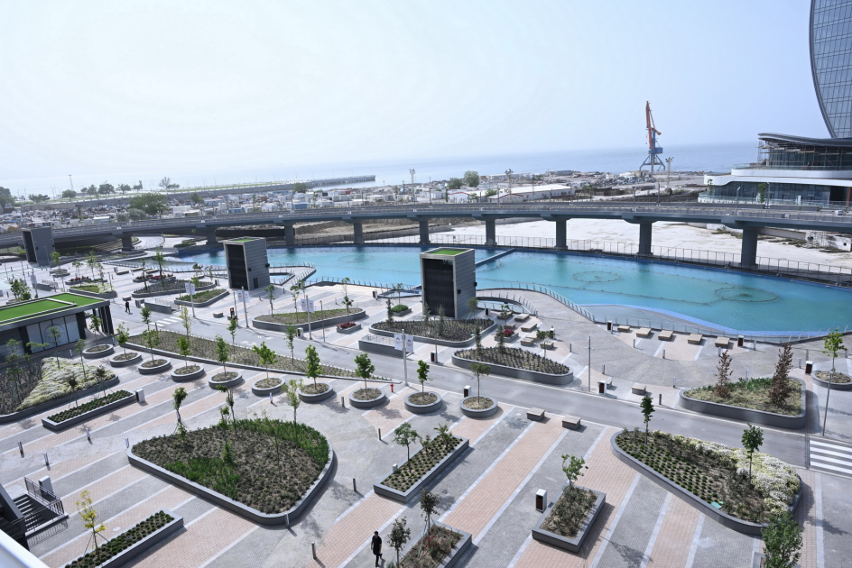 President Ilham Aliyev, First Lady Mehriban Aliyeva participate in presentation of Crescent Bay project and opening of Crescent Mall (PHOTO/VIDEO)