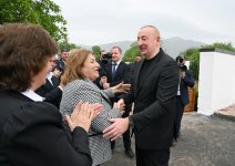 President Ilham Aliyev, First Lady Mehriban Aliyeva meet residents who relocated to Khojaly city (PHOTO/VIDEO)