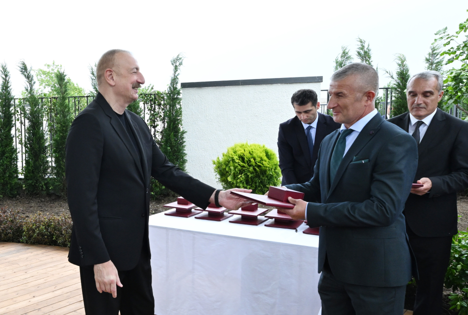 President Ilham Aliyev, First Lady Mehriban Aliyeva meet residents who relocated to Khojaly city (PHOTO/VIDEO)
