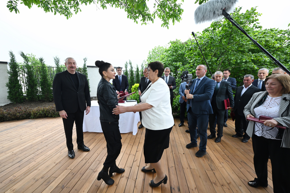 President Ilham Aliyev, First Lady Mehriban Aliyeva meet residents who relocated to Khojaly city (PHOTO/VIDEO)