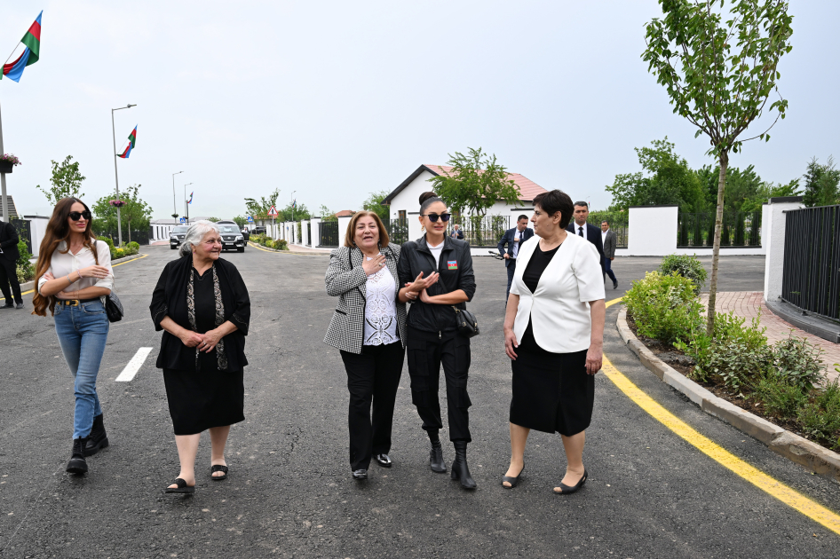 President Ilham Aliyev, First Lady Mehriban Aliyeva meet residents who relocated to Khojaly city (PHOTO/VIDEO)