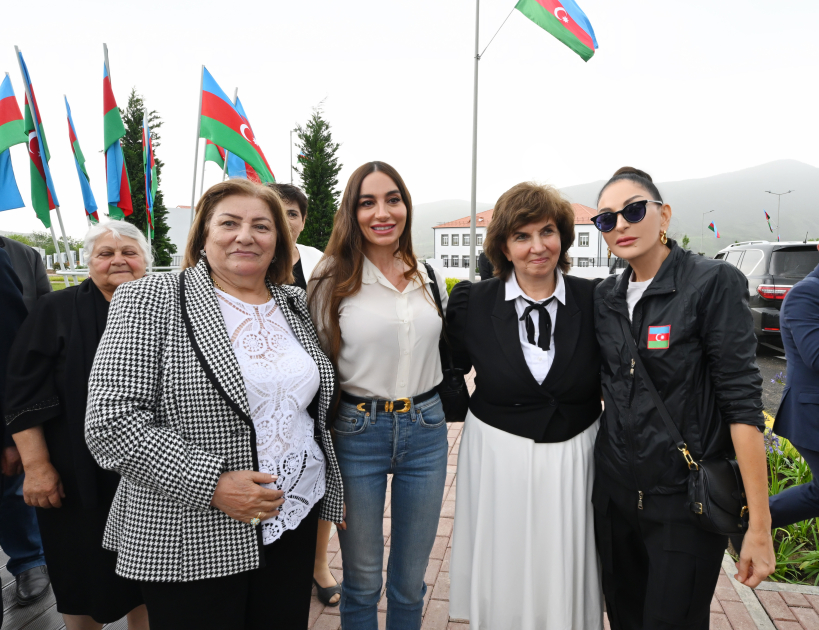 President Ilham Aliyev, First Lady Mehriban Aliyeva meet residents who relocated to Khojaly city (PHOTO/VIDEO)