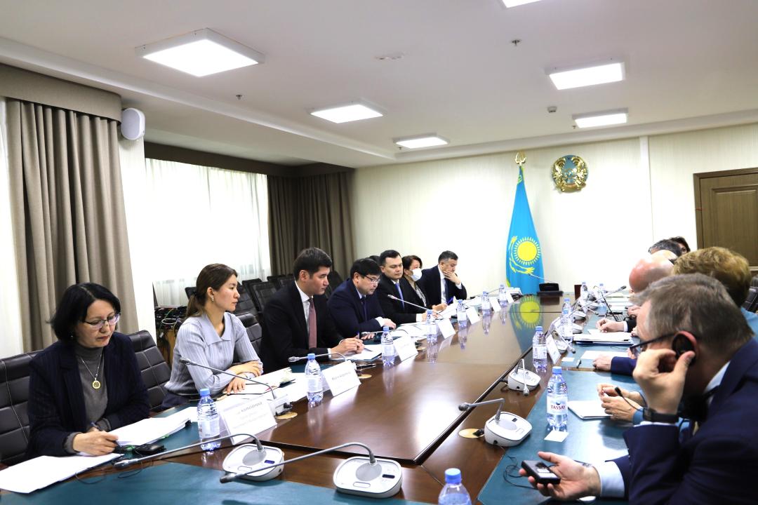 Kazakhstan, IMF discuss economic prospects