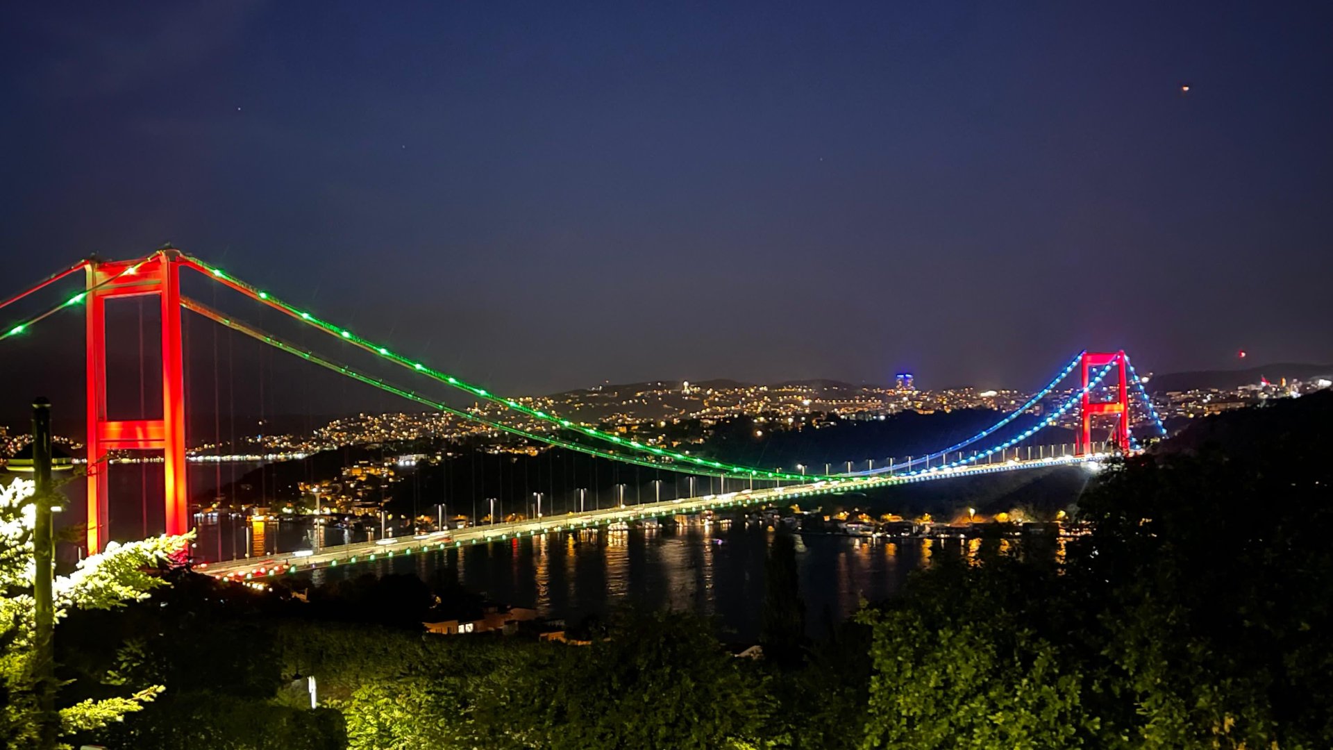 Istanbul, painted in colors of Azerbaijani flag, looks even more beautiful this night - Turkish minister (PHOTO)