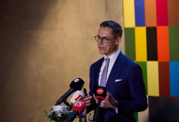 President Alexander Stubb congratulates President Ilham Aliyev
