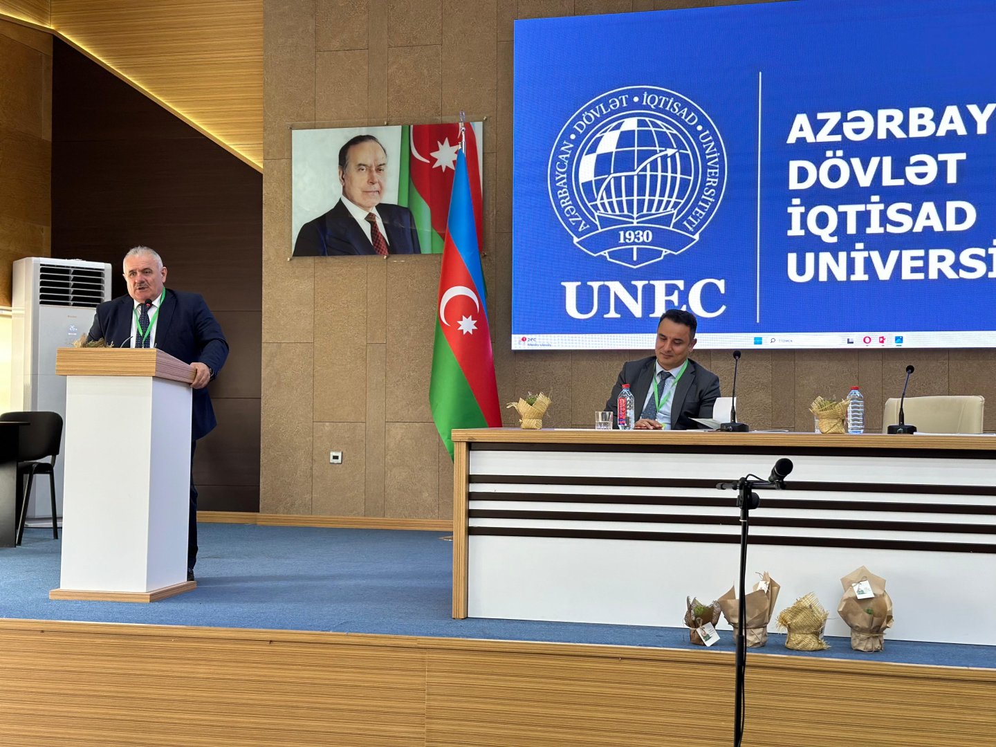 An international conference of students dedicated to the green economy is held at UNEC (PHOTO)