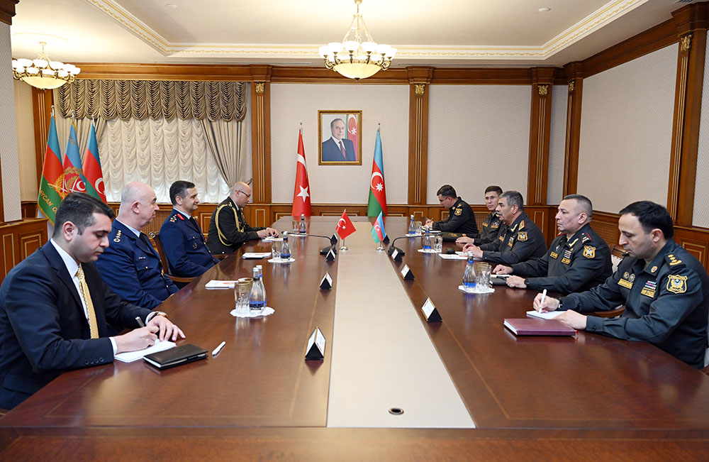 Azerbaijani defense minister meets Turkish delegation