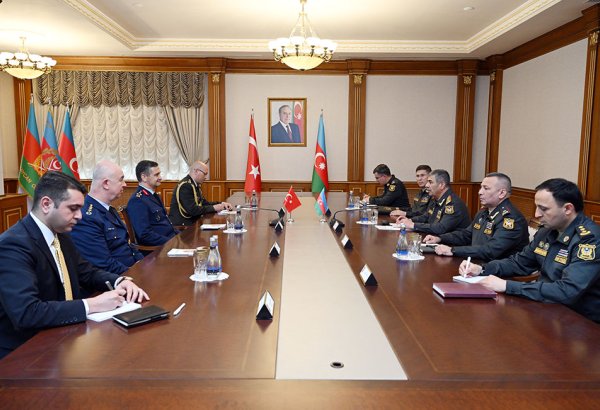 Azerbaijani defense minister meets Turkish delegation