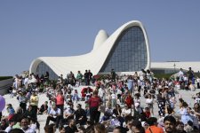 Heydar Aliyev Center park hosts Children’s Festival (PHOTO)