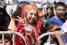 Heydar Aliyev Center park hosts Children’s Festival (PHOTO)