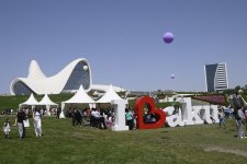 Heydar Aliyev Center park hosts Children’s Festival (PHOTO)