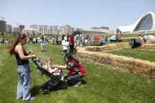 Heydar Aliyev Center park hosts Children’s Festival (PHOTO)