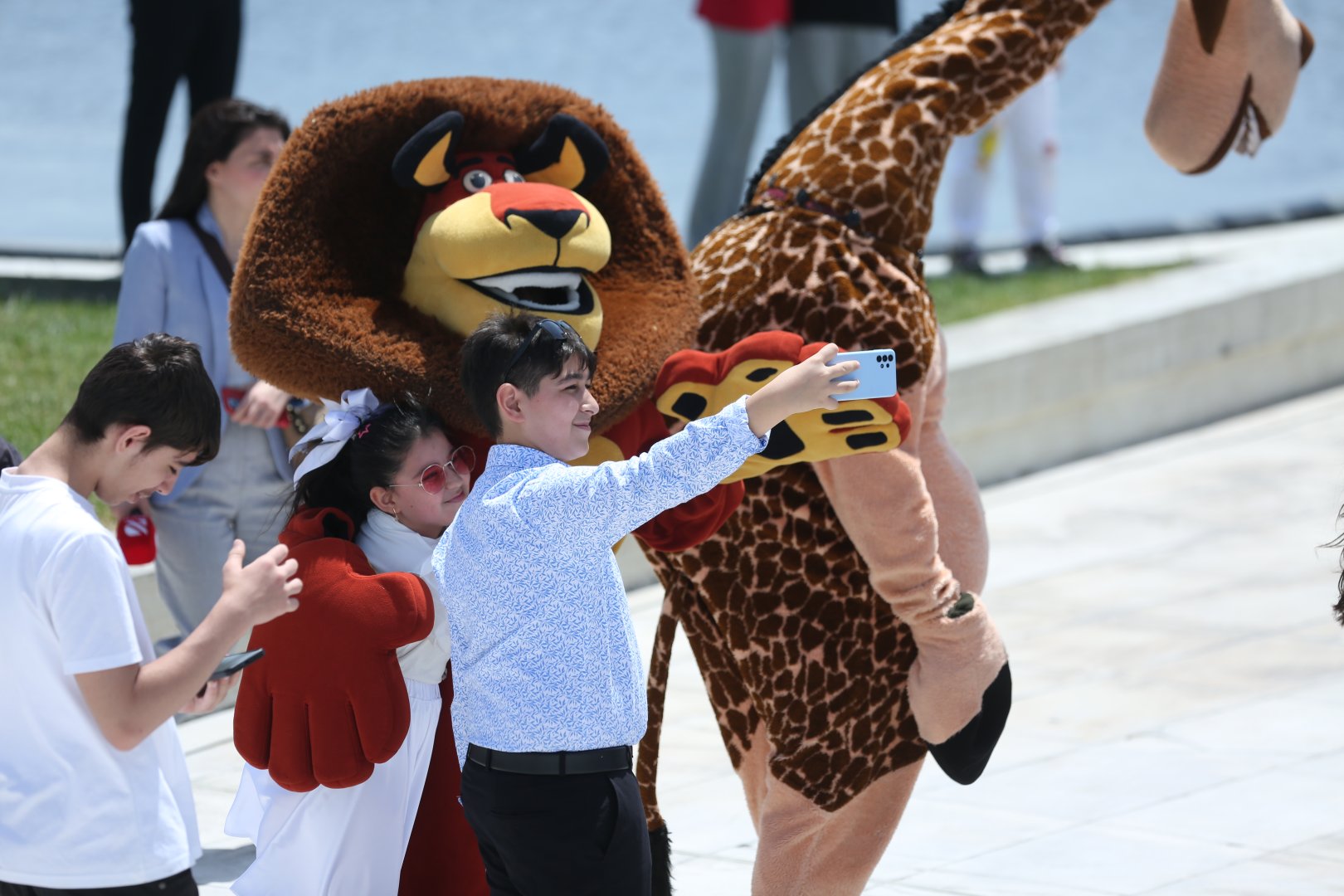 Heydar Aliyev Center park hosts Children’s Festival (PHOTO)