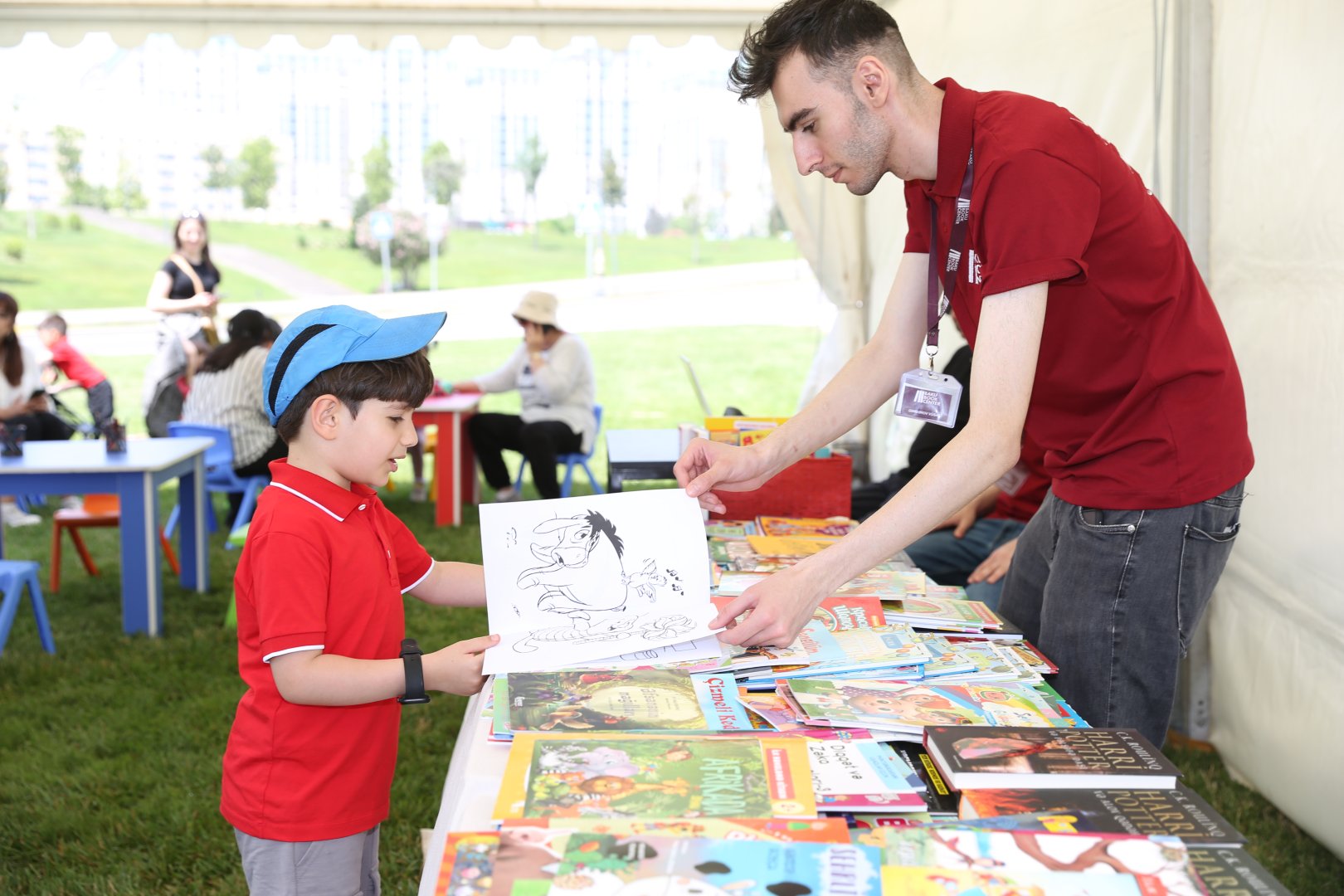 Heydar Aliyev Center park hosts Children’s Festival (PHOTO)