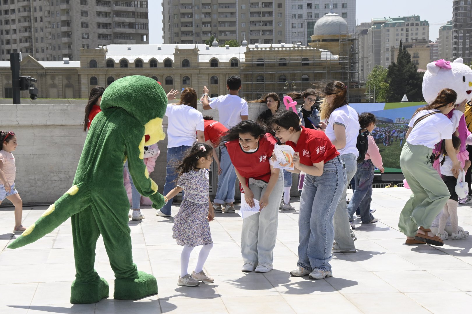 Heydar Aliyev Center park hosts Children’s Festival (PHOTO)