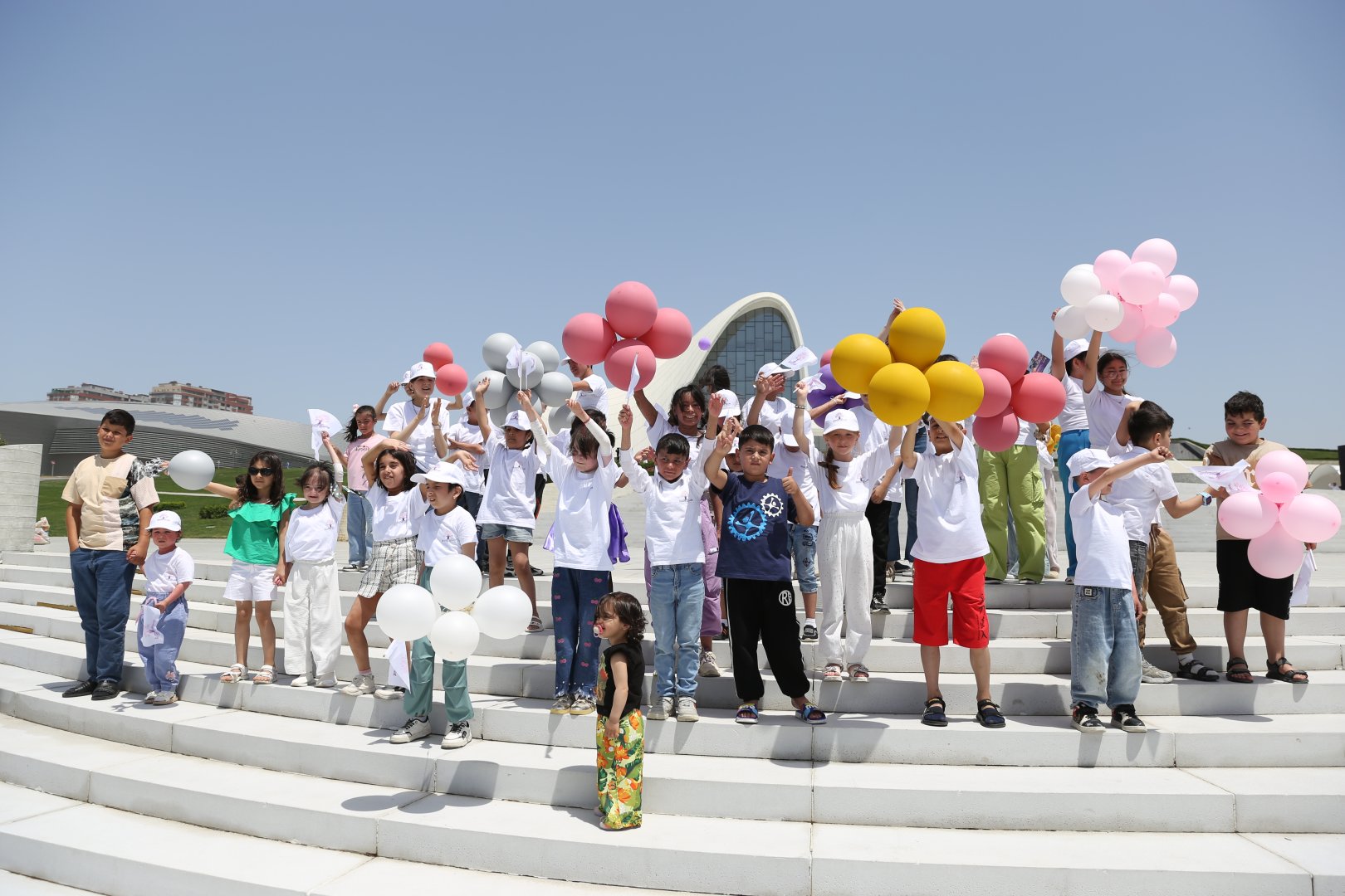 Heydar Aliyev Center park hosts Children’s Festival (PHOTO)