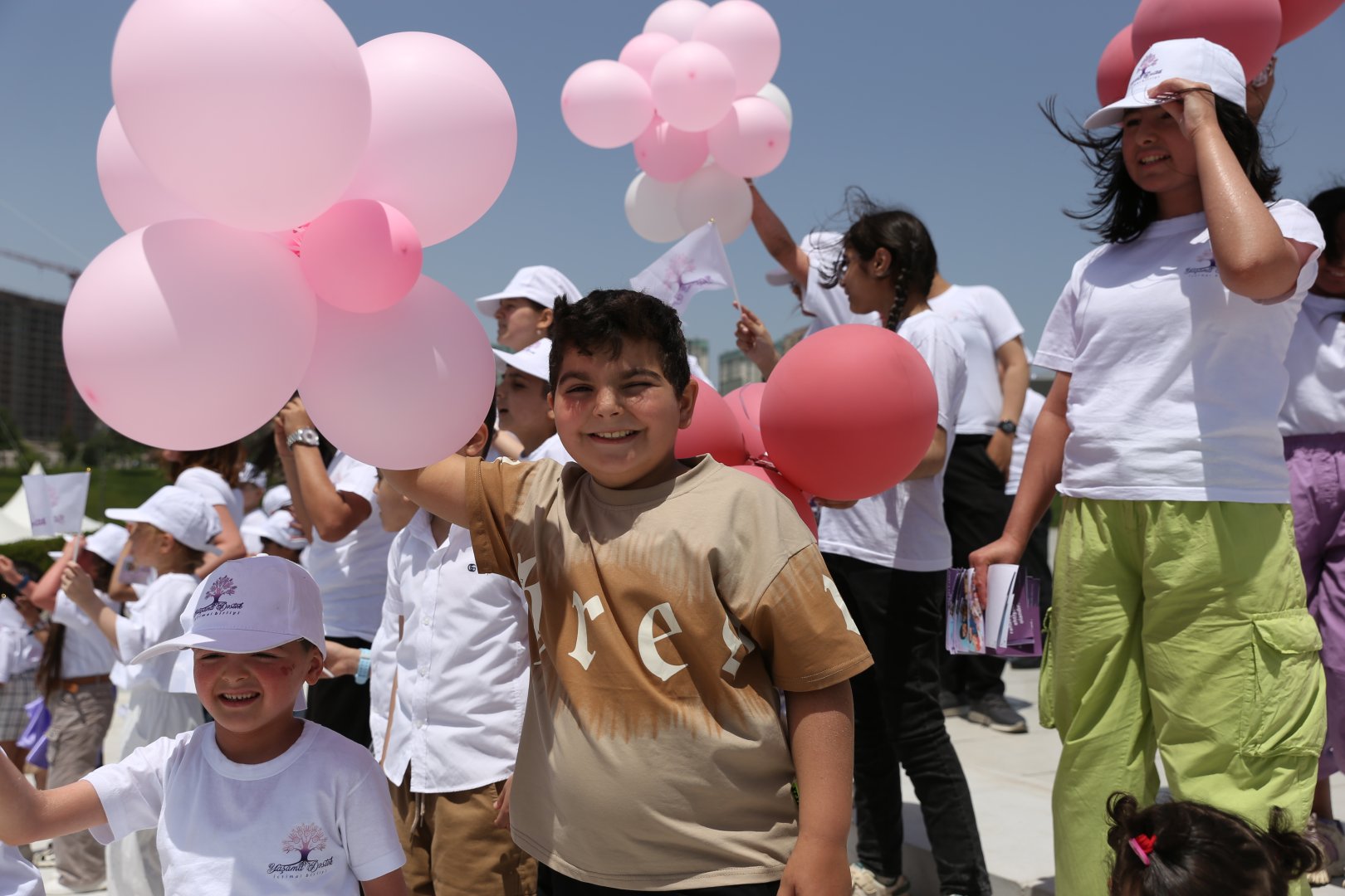 Heydar Aliyev Center park hosts Children’s Festival (PHOTO)