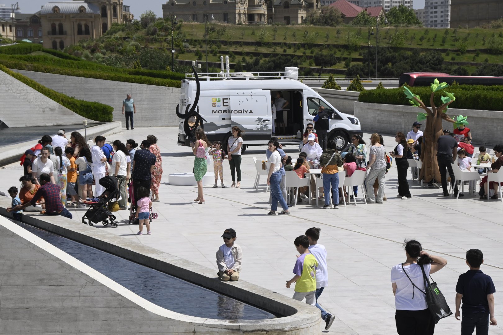 Heydar Aliyev Center park hosts Children’s Festival (PHOTO)