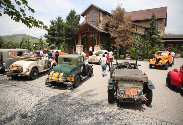 Peking-Paris rallygoers persist in their ascent from Azerbaijan's Shamakhi (PHOTO)