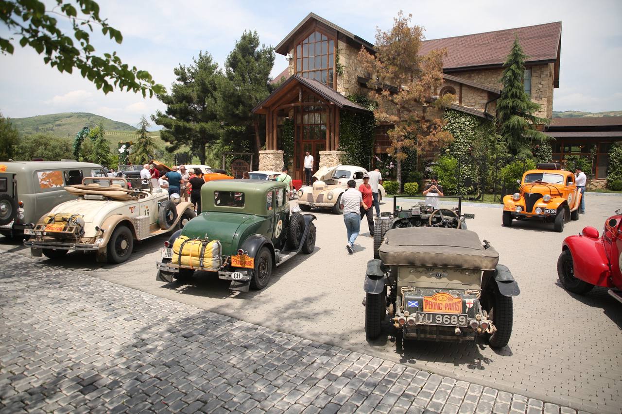 Peking-Paris rallygoers persist in their ascent from Azerbaijan's Shamakhi (PHOTO)