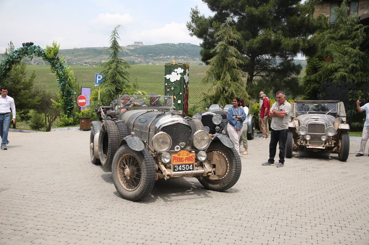 Peking-Paris rallygoers persist in their ascent from Azerbaijan's Shamakhi (PHOTO)