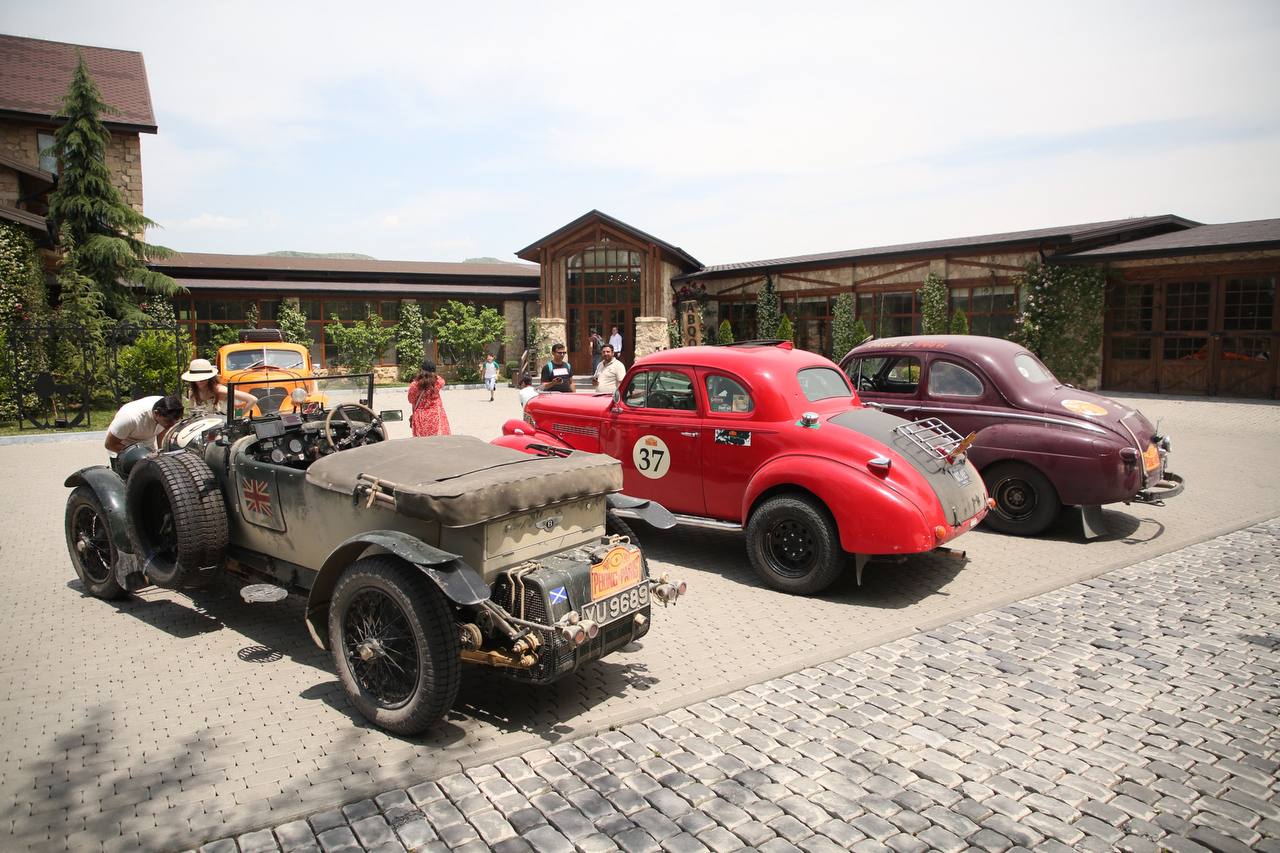 Peking-Paris rallygoers persist in their ascent from Azerbaijan's Shamakhi (PHOTO)