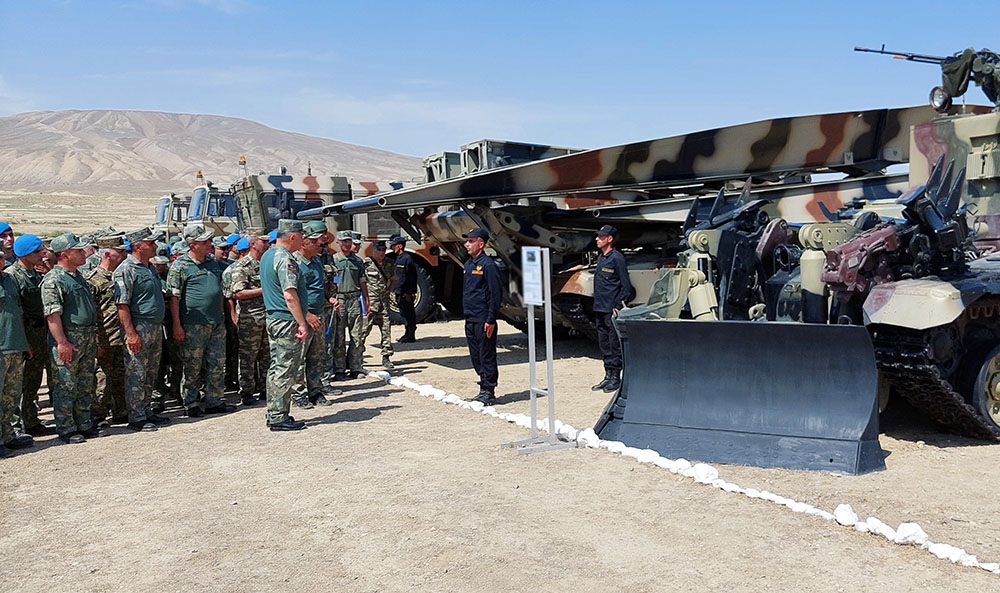 Chief of General Staff of Azerbaijan Army watches tactical-special exercise of engineering units (PHOTO)