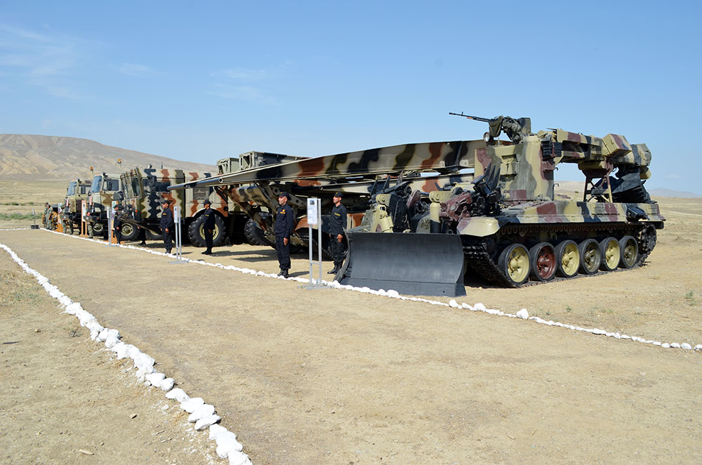 Chief of General Staff of Azerbaijan Army watches tactical-special exercise of engineering units (PHOTO)