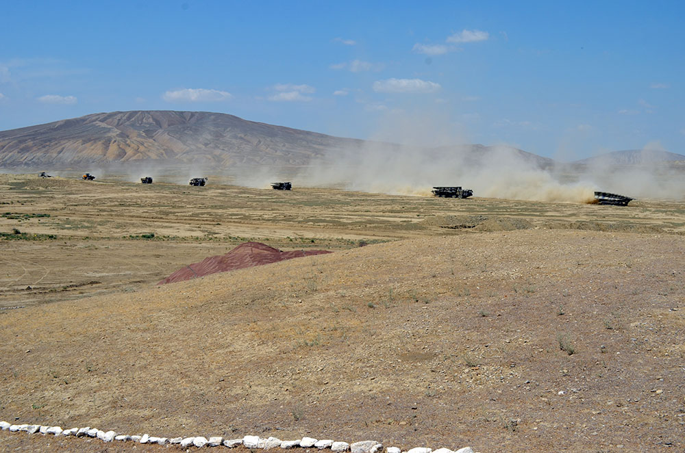 Chief of General Staff of Azerbaijan Army watches tactical-special exercise of engineering units (PHOTO)