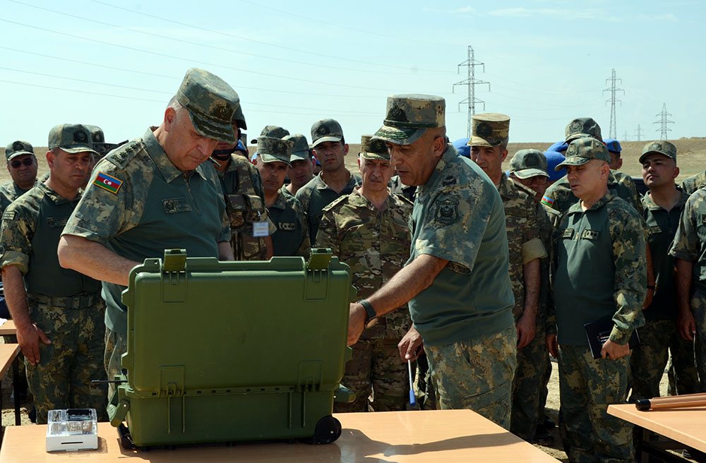 Chief of General Staff of Azerbaijan Army watches tactical-special exercise of engineering units (PHOTO)