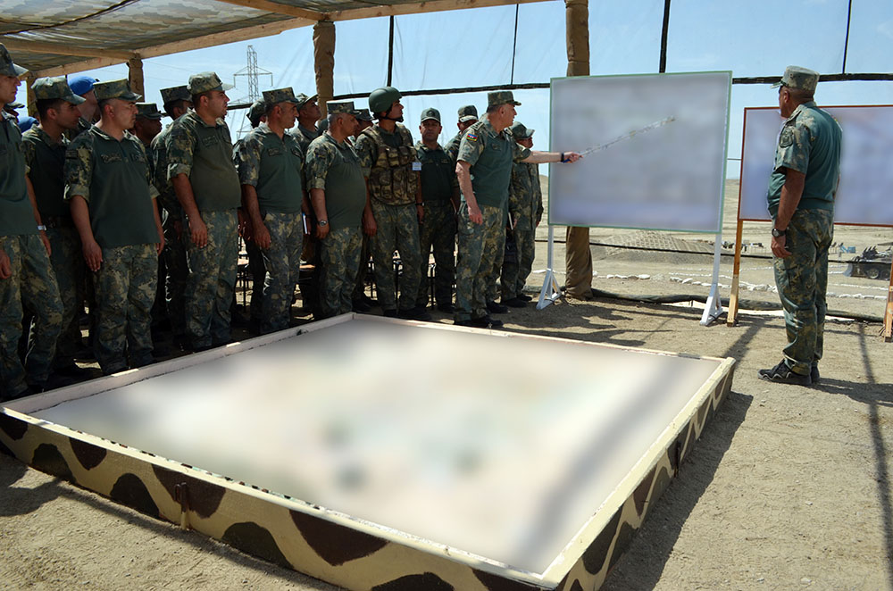 Chief of General Staff of Azerbaijan Army watches tactical-special exercise of engineering units (PHOTO)
