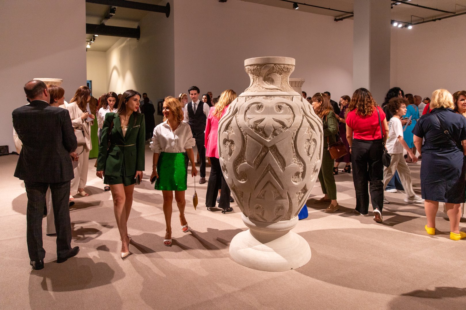 YARAT Contemporary Art Space presents solo exhibition “Voices of Silence” by Aidan Salakhova, group exhibition “Unobservable dreams” (PHOTO)