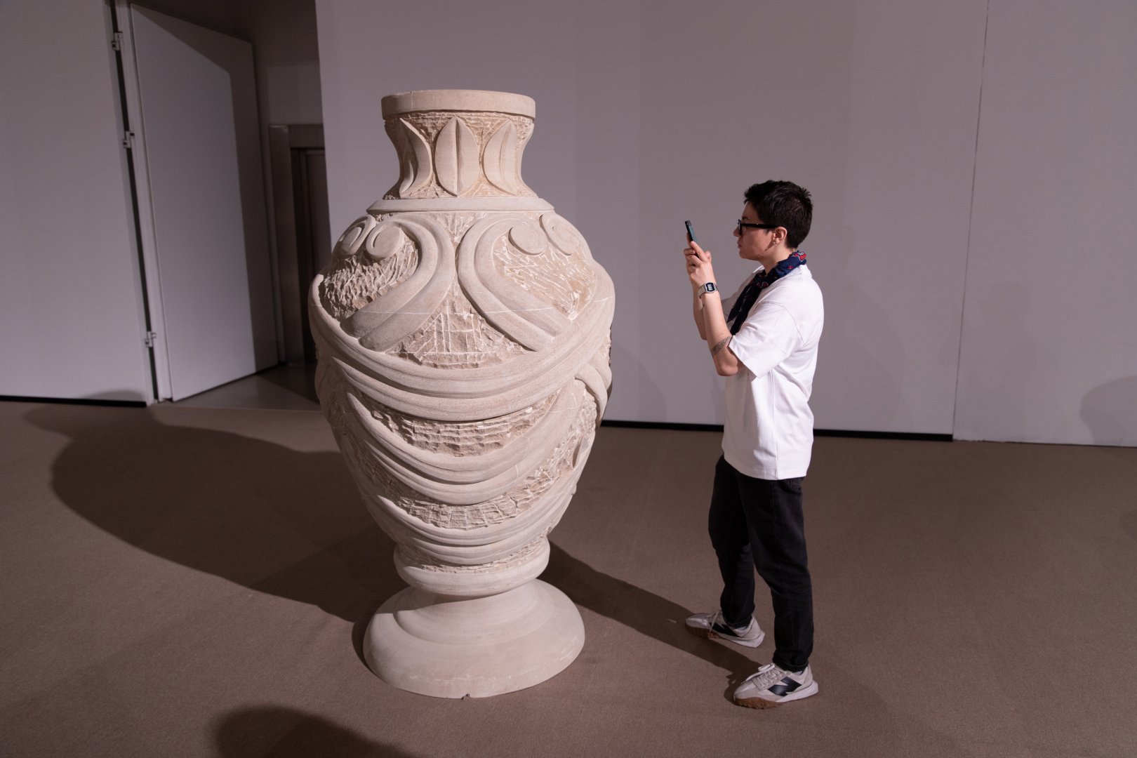 YARAT Contemporary Art Space presents solo exhibition “Voices of Silence” by Aidan Salakhova, group exhibition “Unobservable dreams” (PHOTO)