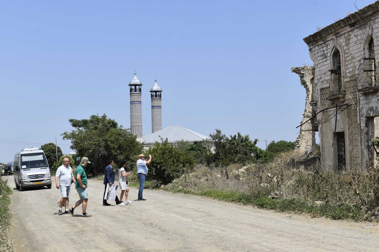 Hungarian parliamentarians visit Aghdam (PHOTO)