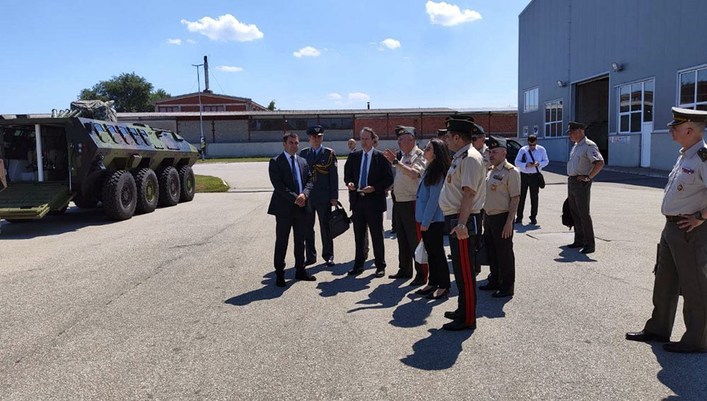 Azerbaijani deputy defense minister visits combat systems factory in Serbia (PHOTO)