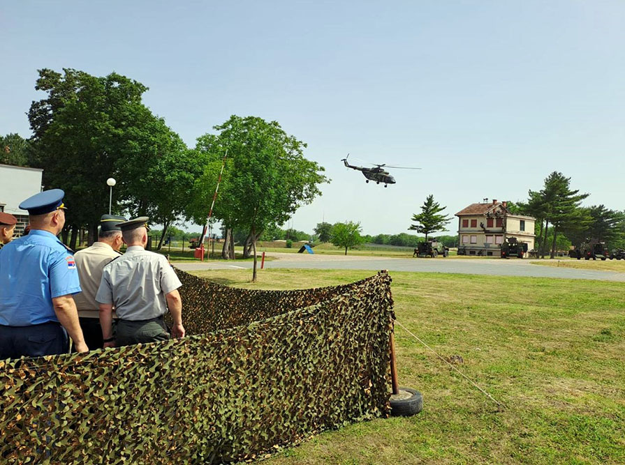 Azerbaijani deputy defense minister visits combat systems factory in Serbia (PHOTO)