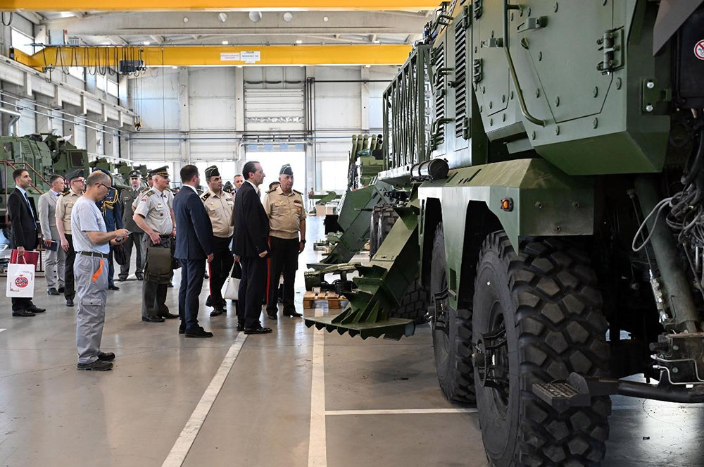 Azerbaijani deputy defense minister visits combat systems factory in Serbia (PHOTO)