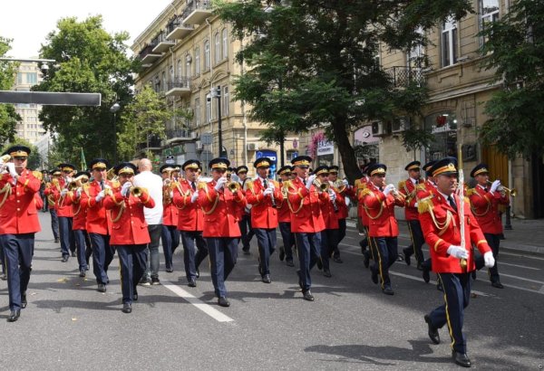 Azerbaijan's Baku holds processions with military band (PHOTO/VIDEO)