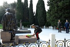 Azerbaijani Defense Ministry chiefs honor National Leader Heydar Aliyev and martyrs (PHOTO/VIDEO)