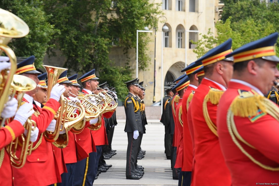 Azerbaijan's Baku holds processions with military band (PHOTO/VIDEO)